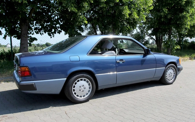 Mercedes-Benz W124 (1984-1993) cena 45000 przebieg: 126000, rok produkcji 1990 z Suchedniów małe 466